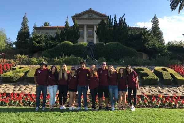 Students in front of Redlands hedges